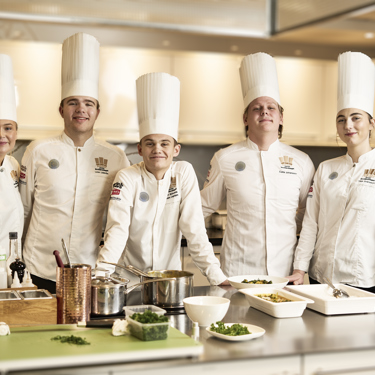 Scan och Juniorkocklandslaget på nationell skolköksturné